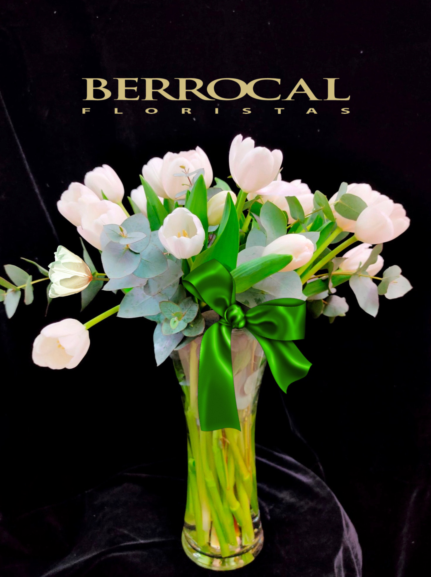 C-15 Composición tulipanes blancos en cristal. Consultar disponibilidad. -  Floristería en Marbella Berrocal flores a domicilio.